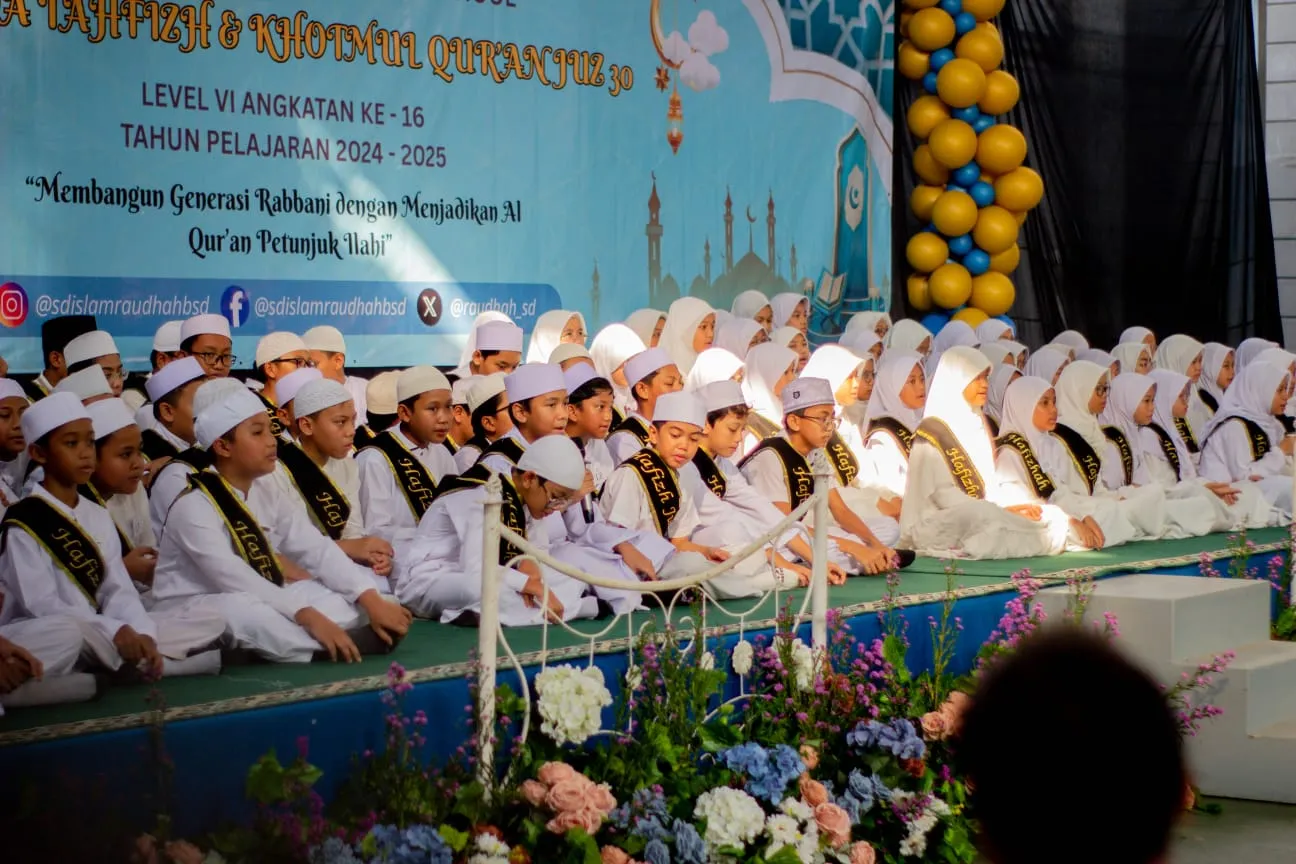 Wisuda Tahfizh dan Khotmul Qur'an Juz 30: Mencetak Generasi Qur'ani di SD Islam Raudhah BSD